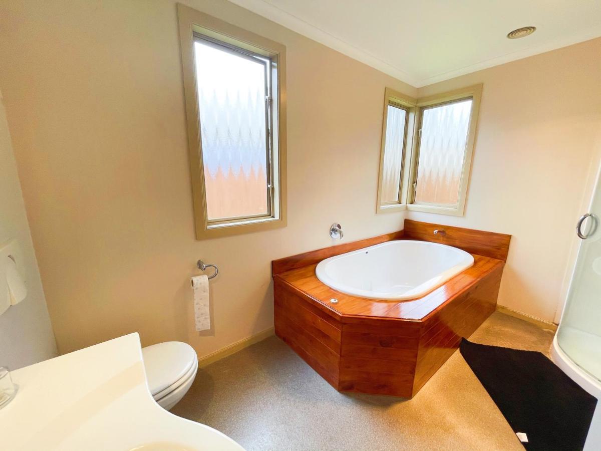 Private And Perfect For Families, Rotorua Escape Villa ภายนอก รูปภาพ